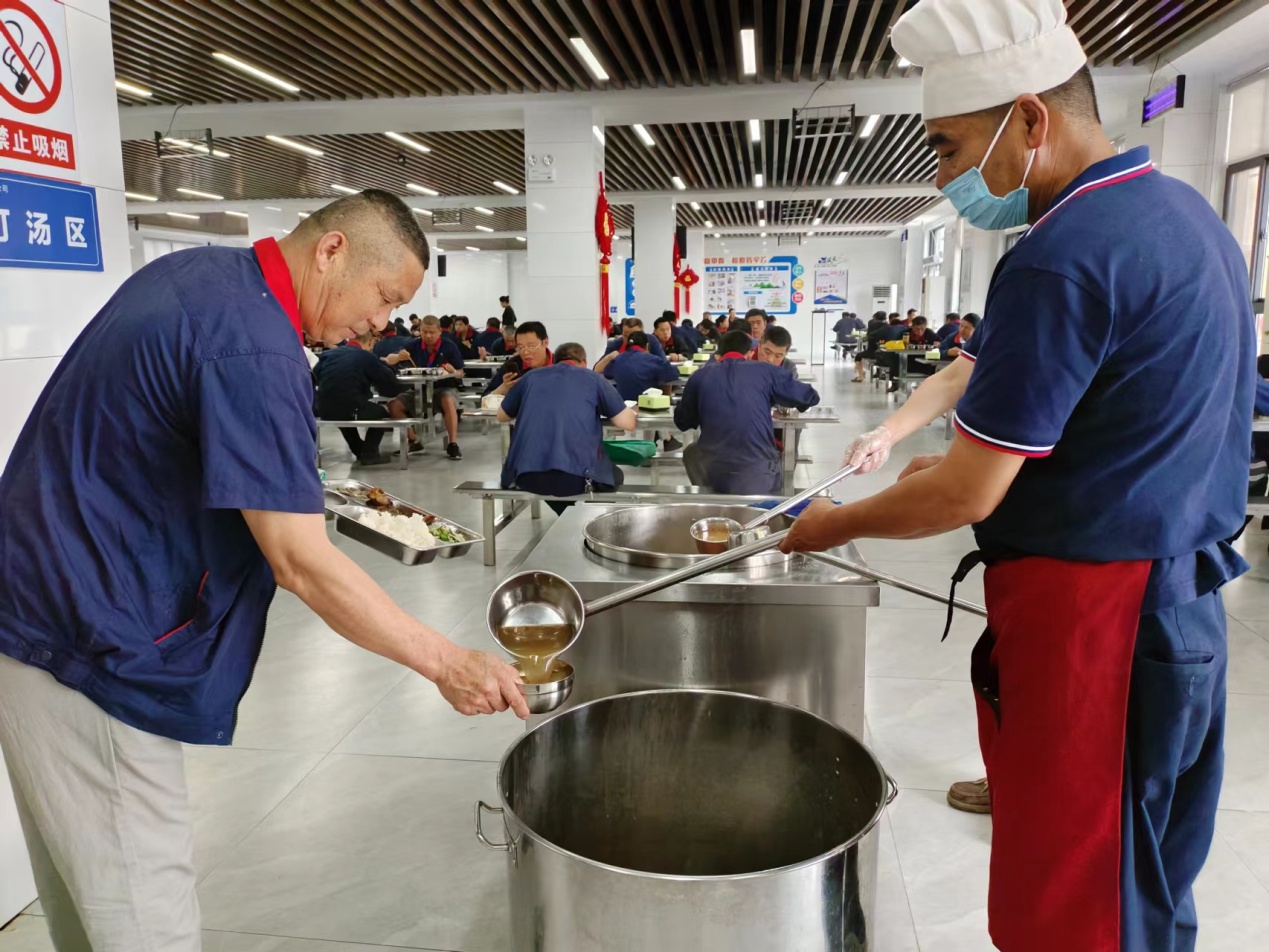 ky开元官网在线食堂积极参与防暑工作