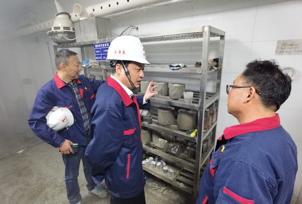 ky开元官网在线纪委书记到建材研究室调研