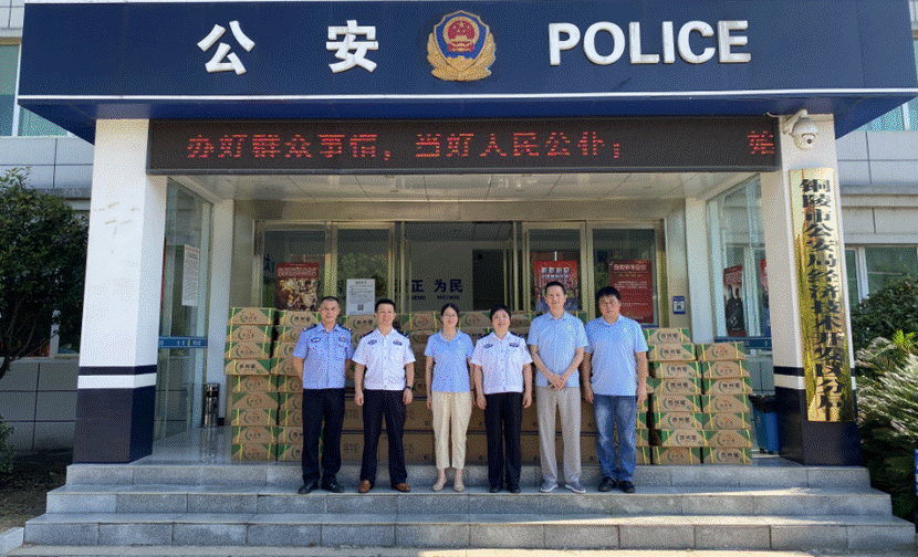 ky开元官网在线到经开区消防大队及经开区公安分局开展高温慰问